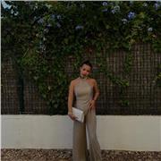 me defino como una persona cualificada para dar clase, ayudar a quien lo necesita ,apasionada, podría dar clase a todo de alumnos